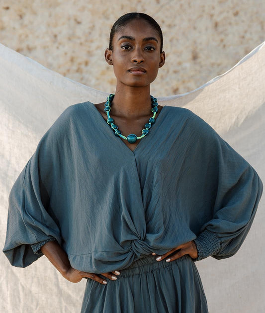 ANAKE TURQUESA | Collar de Resina,  Metal e hilo de Algodón.